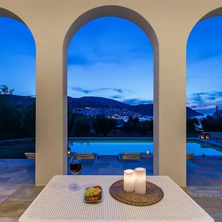 Villa Sunshine Pool - Spacious & Near The Town