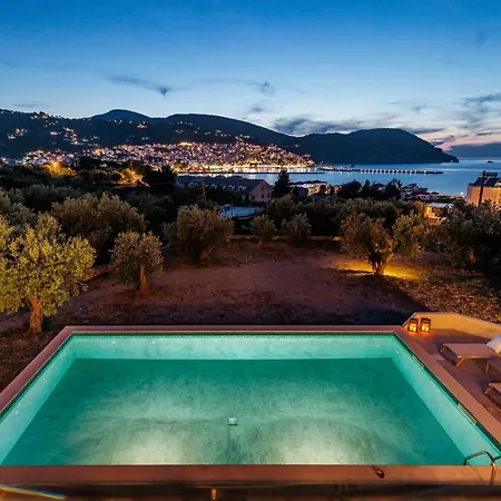 Villa Sunshine Pool - Spacious & Near The Town