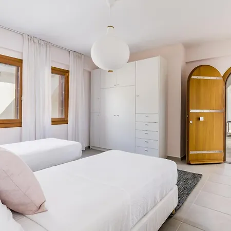 Sunshine Pool - Spacious & Near The Town Villa