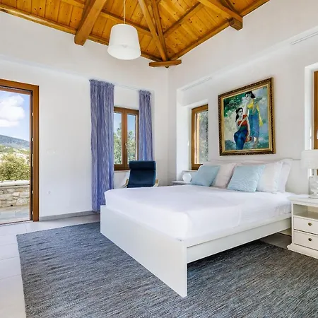 Villa Sunshine Pool - Spacious & Near The Town